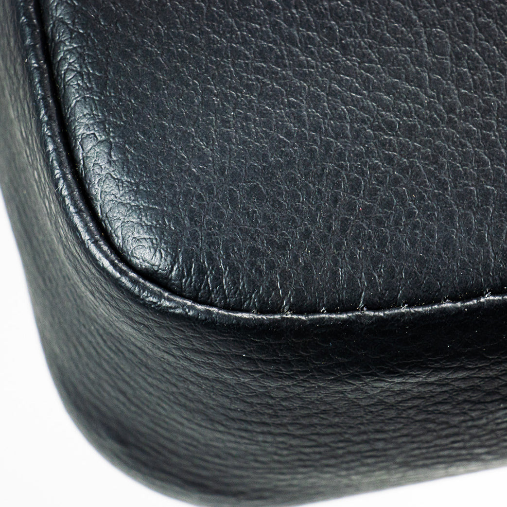 Jordan Fitness Adjustable Weight Bench CloseUp of the leather seating